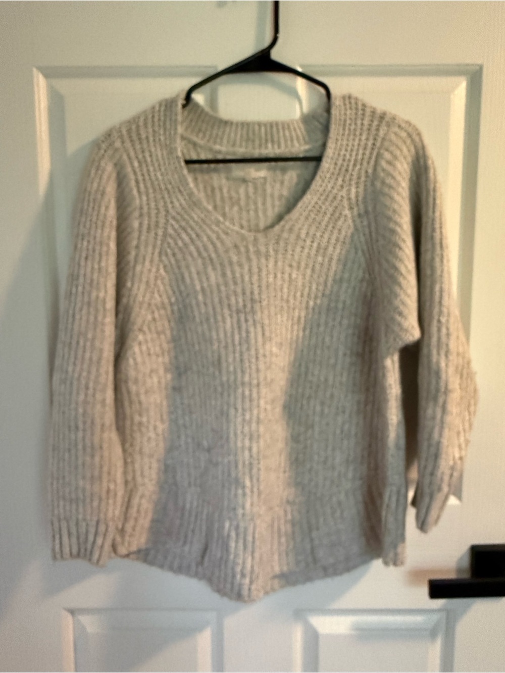 Lou & Grey Neutral Ribbed V-Neck Sweater - Light Gray